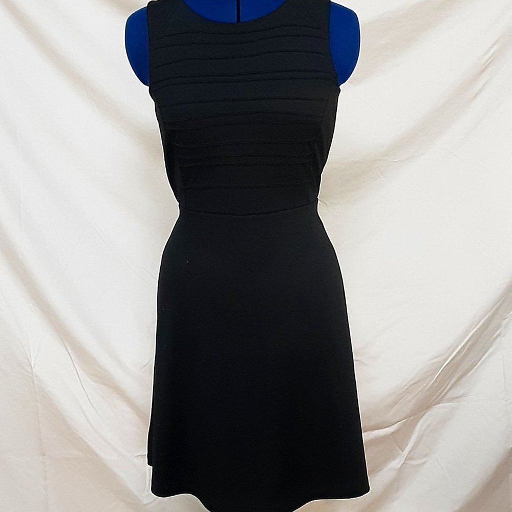 New York and Company Black and Fuchsia Sleeveless - Picture 2 of 8